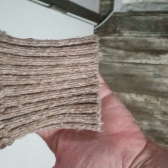 I'm selling the most comfy sweater! The - Picture 4 of 6